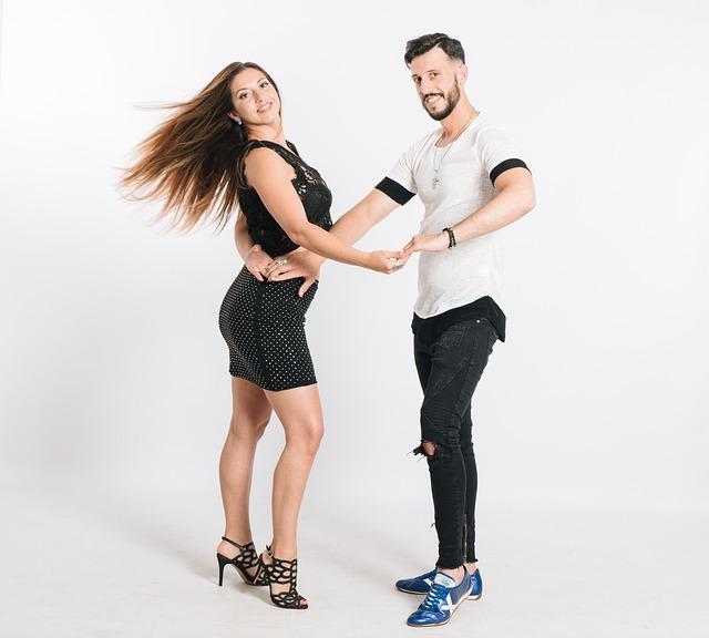 Proč pes hrabe v pelechu: Instinkty a chování
